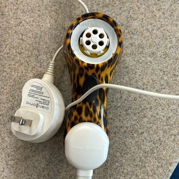 Leopard Clarisonic Mia with NIP brush head - Picture 2 of 4
